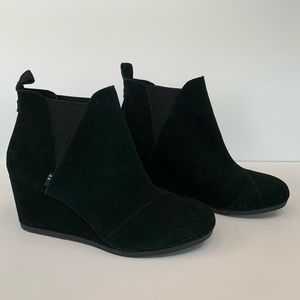 TOMS Black Suede Kelsey Wedges Size 8